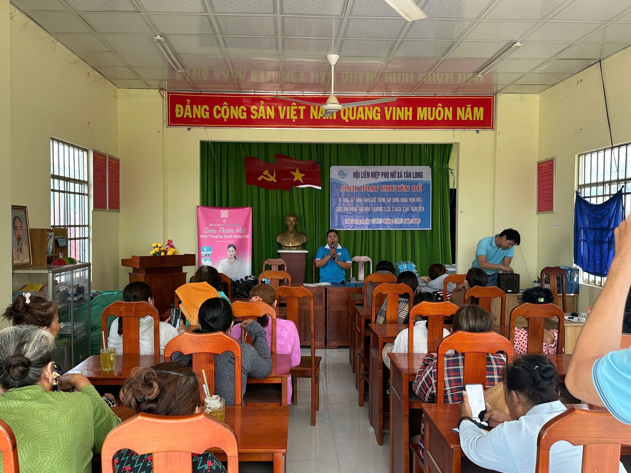 🌸 HỘI LHPN XÃ TÂN LONG 🌿 Đẩy mạnh tuyên truyền xây dựng gia đình “5 không, 5 có, 3 sạch, 3 an”